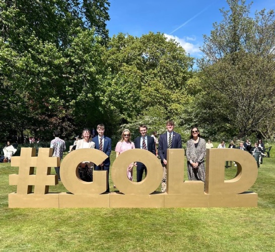 Old Oratorians receive DofE Gold Award at Buckingham Palace